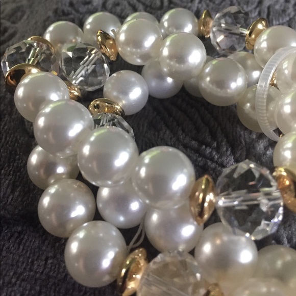 Pearl 3-Piece Stretch Bracelet Set with Go… - Picture 6 of 9